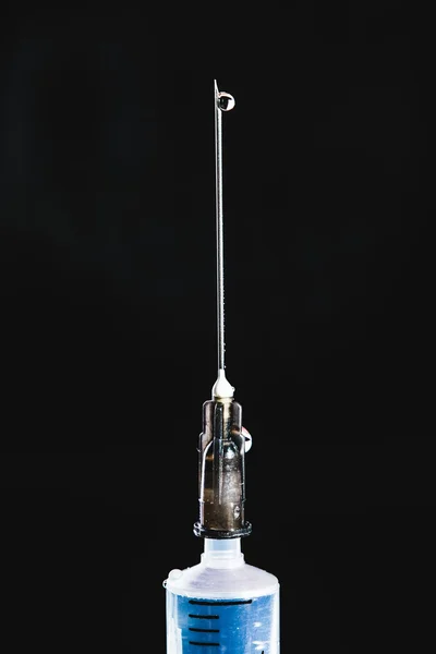 Medische spuit met injectie oplossing drop — Stockfoto