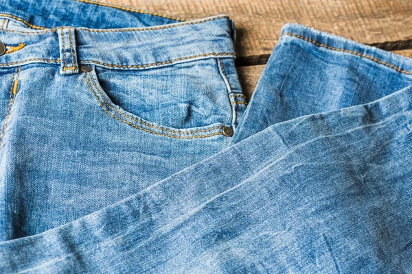 Kot eski ahşap yüzey üzerinde