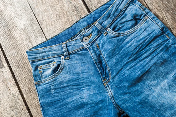 Kot eski ahşap yüzey üzerinde