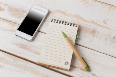 İşyerinde bir masada Üstten Görünüm