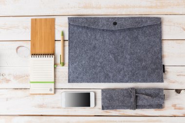 cep telefonu, defter ve kalem