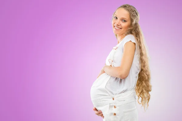 Junge schwangere Frau — Stockfoto