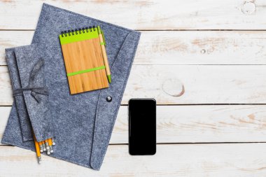 Ofis, banka donatımı ile ahşap masa