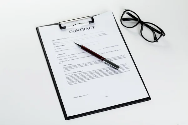 Zakelijk contract met pen — Stockfoto