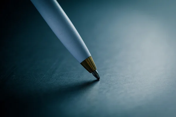 Caneta na mesa de escritório — Fotografia de Stock