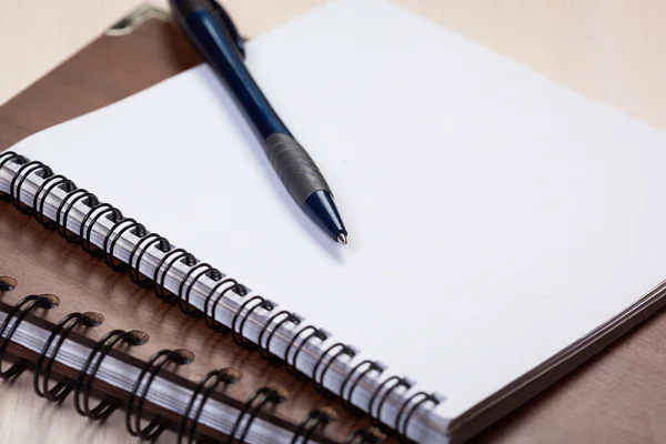 Lege Notebooks met pen — Stockfoto