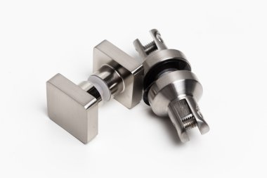 Farklı metal parçalar