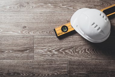 kask ve ölçü cetvel