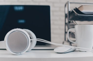 Resepsiyon masa ofis malzemeleri ile