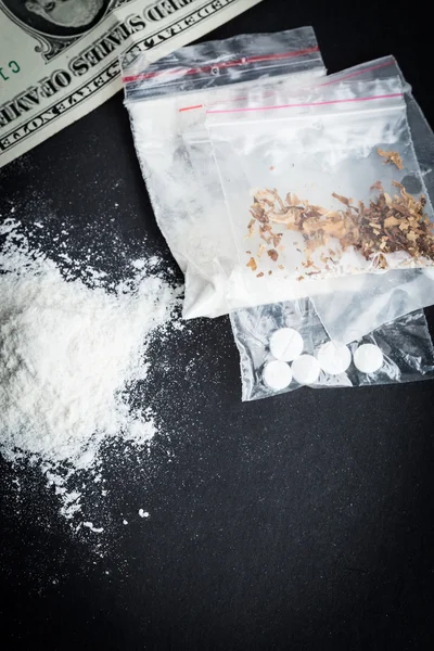 Narkotiska droger. ovanifrån. — Stockfoto