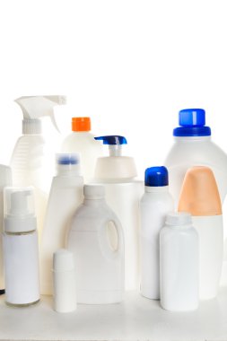 Plastik kaplarda temizlik ürünleri