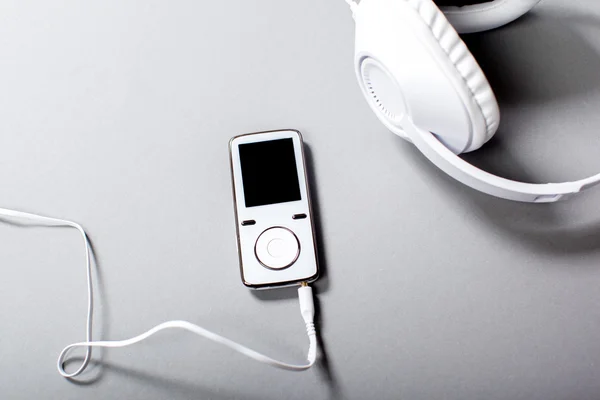 Audio-Kopfhörer und mp3-Player — Stockfoto