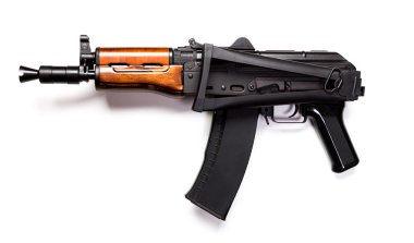 Nadir ilk modeli Ak - 47 saldırı tüfeği üzerinde beyaz izole