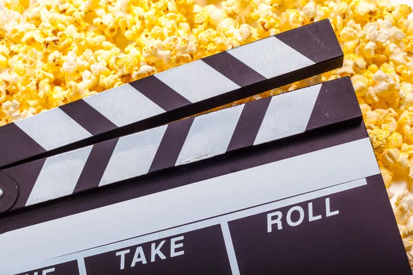 Cinéma clapperboard et popcorn — Photo