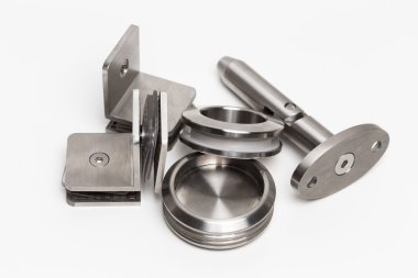 Farklı metal parçalar