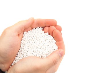 Polimer reçine elinde