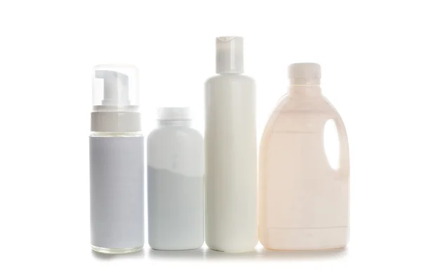 Produtos de limpeza em recipientes de plástico — Fotografia de Stock