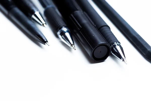 Różne długopisy i ołówki — Zdjęcie stockowe