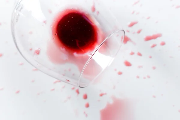 Vinná sklenice s červeným vínem — Stock fotografie