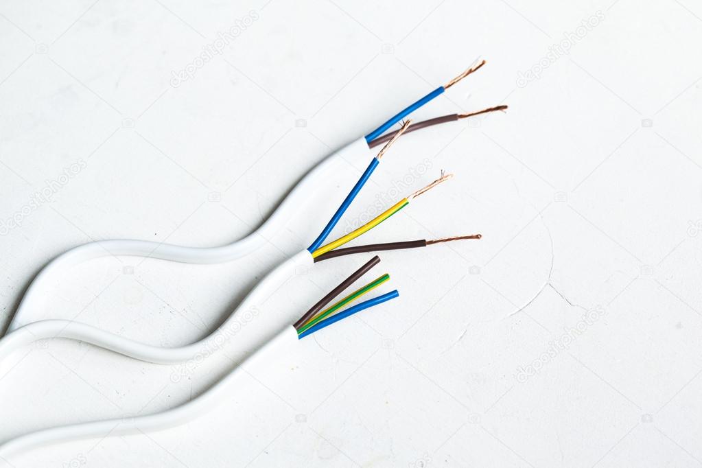 Electric screened cable with many wires 