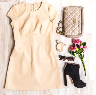 Yaz giysileri kümesi