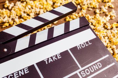 Film Klaket ve patlamış mısır 