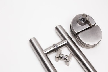 Farklı metal parçalar