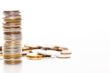 Paralar beyaz arkaplanda izole edildi