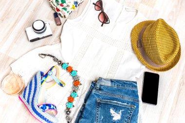 Yaz giysileri kümesi