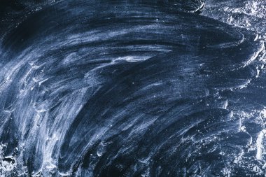 Un toz ile koyu ahşap arka plan