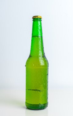 yeşil bira şişesi