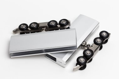 Farklı metal parçalar