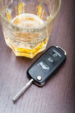alkol ve araba anahtarları