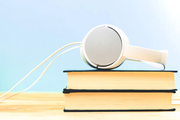 Concepto de un audiolibro —  Fotos de Stock