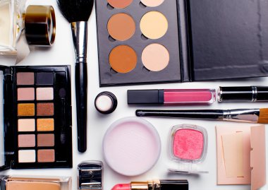 Fırçalar ve Dekoratif kozmetik