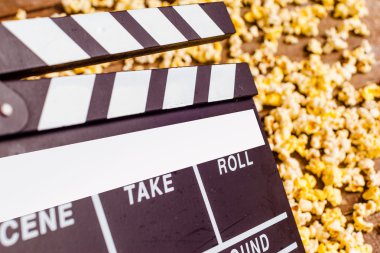 Film Klaket ve patlamış mısır 