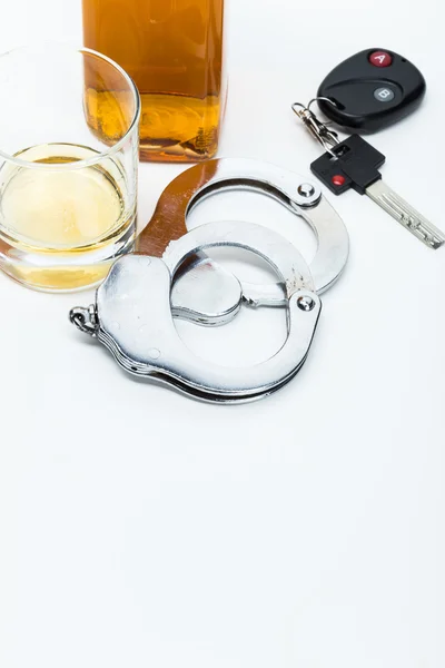 Alcohol and car keys on bar — Stock Photo, Image