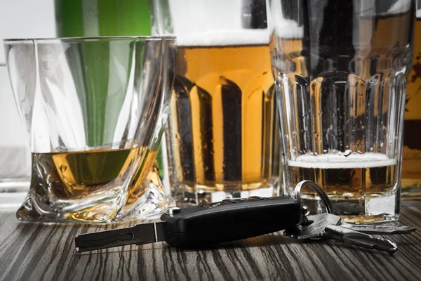 Alcohol and car keys — Stock Photo, Image