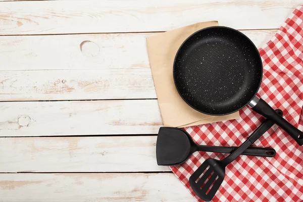 Casserole et ustensiles de cuisine — Photo