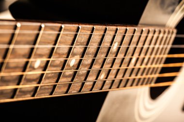 Klasik siyah gitar boyun ve vücut detay 