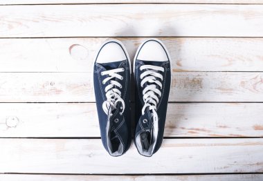 Beyaz dantel ile klasik lastikbotlar