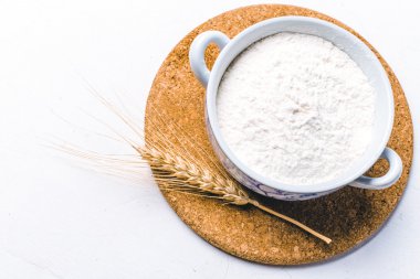  Buğday kulakları ile kase un