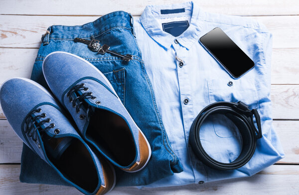 повседневный мужской наряд
