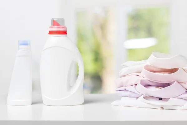 Towels and laundry detergent — Stock Photo, Image