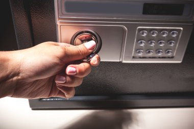 bir el açtım, yakın çekim