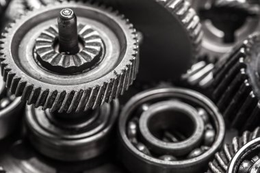 Dişli metal tekerlekler