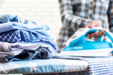 Kadının el holding demir