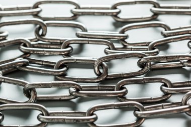 Beyaz arka plan üzerinde zinciri parçaları