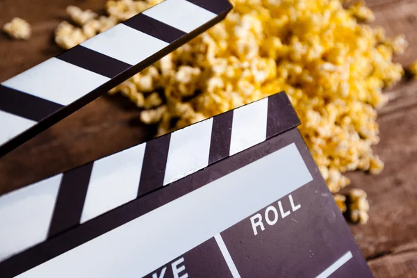 Movie clapper board and pop corn — Stock Photo, Image