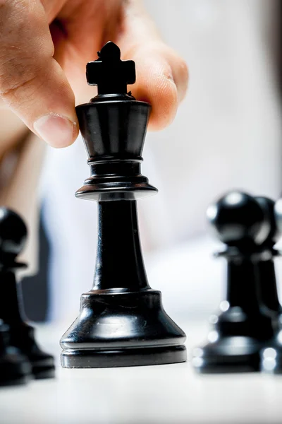 Hand playing chess — Stock Photo, Image